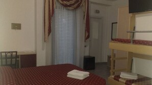 A hotel room with a bed, a desk, and a bunk bed. - Casa Major Hotel & Appartamenti Cervia (Cervia)
