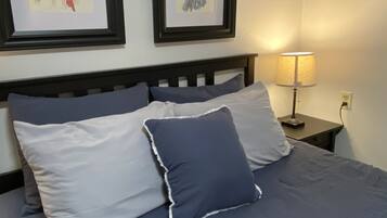 1 bedroom, desk, free WiFi, bed sheets