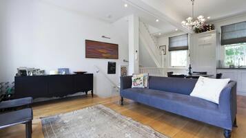 Apartment (2 Bedrooms) | Living area