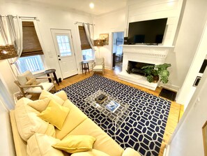 Smart TV - 4th Block West End, hear the waves! (Folly Beach)