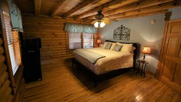 4 slaapkamers, een bureau, een strijkplank/strijkijzer, wifi