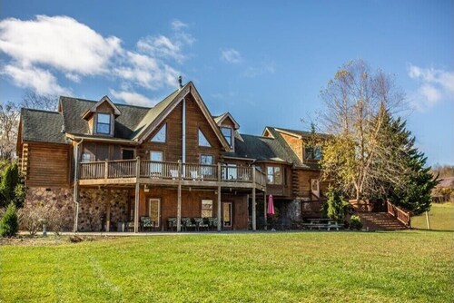 Claytor Lake waterfront, near Blacksburg, VT, RU, Blue Ridge and more.