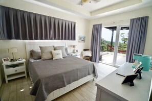 3 bedrooms, in-room safe, desk, iron/ironing board - Family Paradise w/pool, Beach (Roatan)