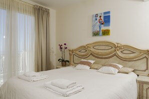 3 bedrooms, iron/ironing board, travel crib, WiFi