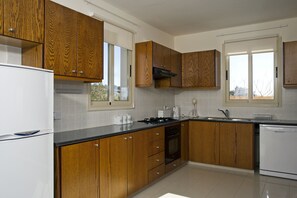 Frigorifero, microonde, forno, lavastoviglie