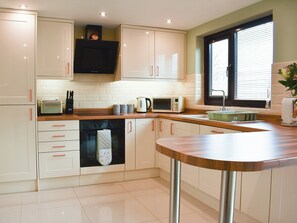 Dishwasher, cookware/dishes/utensils, freezer