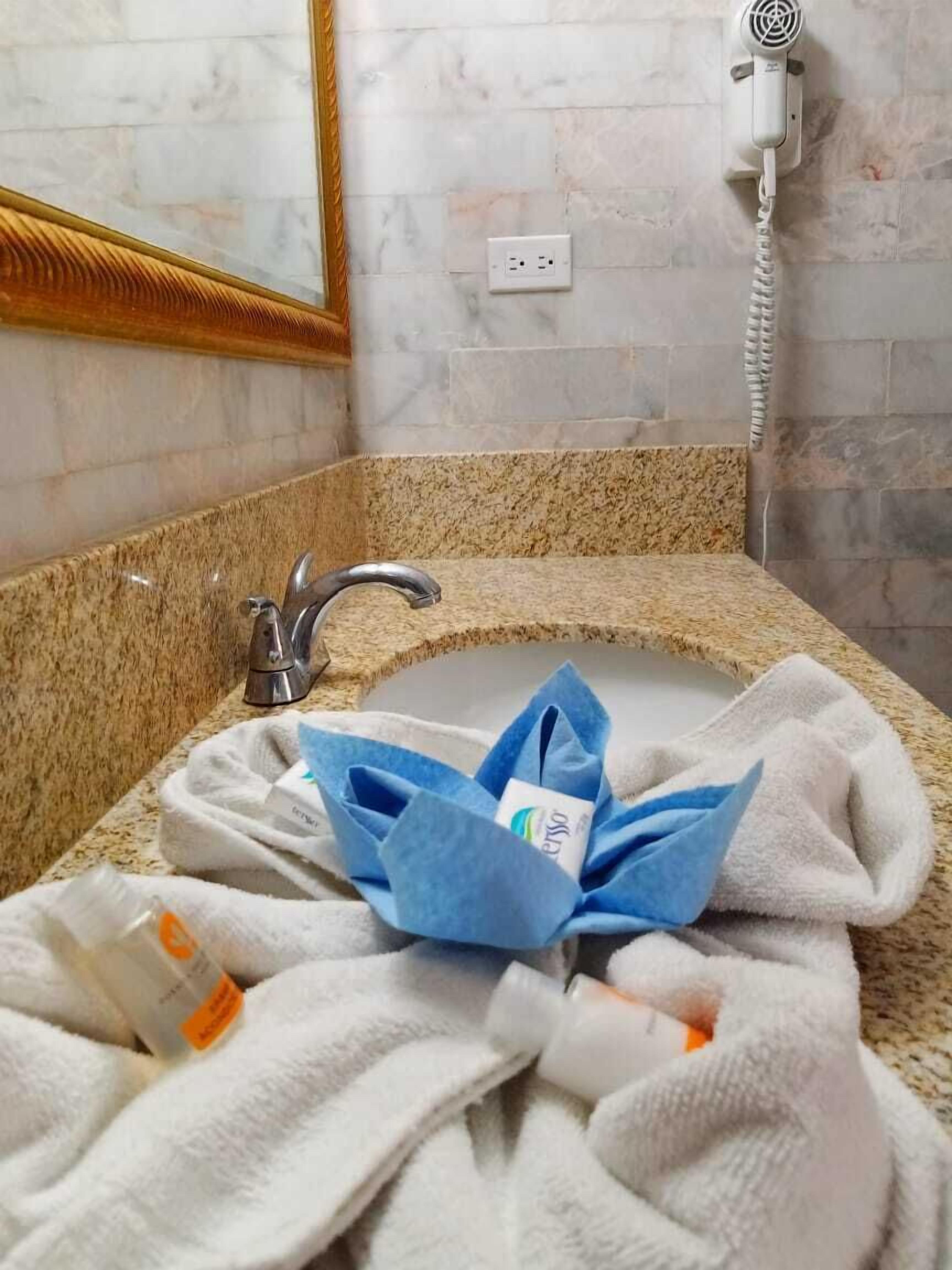 comfort double room | bathroom | shower, towels, soap, shampoo