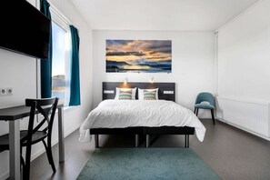 Habitació familiar, 1 llit de matrimoni, no fumadors (with Sofabed) | Matalassos amb encoixinament addicional i escriptori 