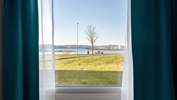 Pillow-top beds, desk, laptop workspace, soundproofing