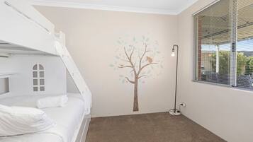 4 bedrooms, travel crib, free WiFi, bed sheets