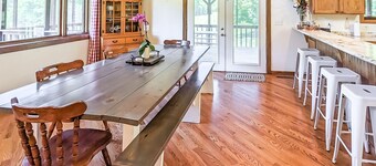 John Thomas Farmhouse ~ secluded valley + creek