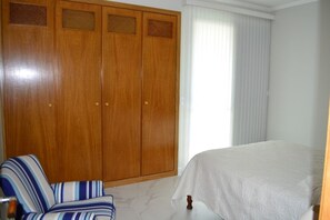 3 bedrooms, iron/ironing board, WiFi