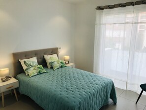 2 bedrooms, free WiFi - 2 bed-apartment 5 pers luxury residence on the beachfront-pool (SOLENZARA)