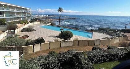 2 bed-apartment 5 pers luxury residence on the beachfront-pool