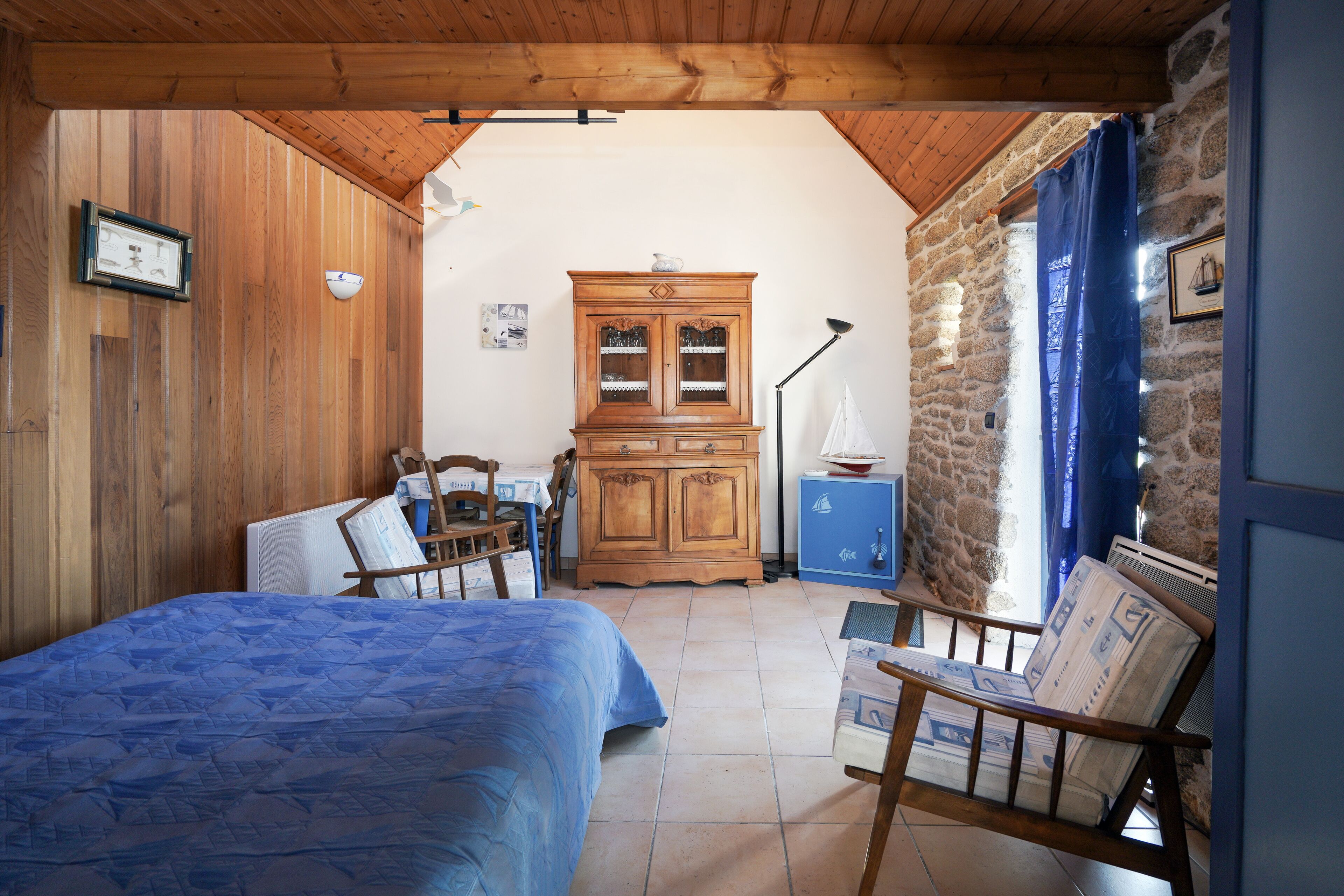 4 chambres, fer et planche à repasser, Wi-Fi gratuit, draps fournis