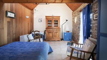 4 chambres, fer et planche à repasser, Wi-Fi gratuit, draps fournis