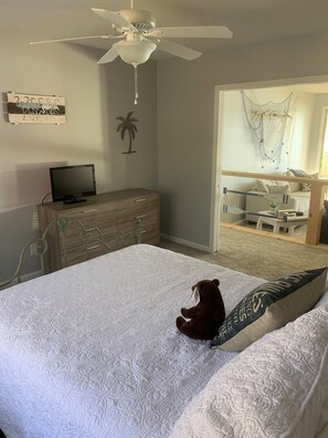 3 slaapkamers, een strijkplank/strijkijzer, gratis wifi, beddengoed