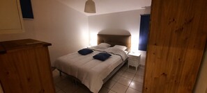 4 bedrooms, iron/ironing board, travel crib, free WiFi - Maison Moderne Avec Piscine Privée Chauffée, et Proche Commerces (Roquebrune-sur-Argens)