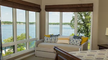 4 dormitoris, planxa i posts de planxar i un bressol de viatge