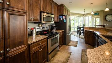 Frigorífic, microones, forn i placa de cuina