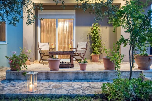 Unclassified image, 1 of 48, button