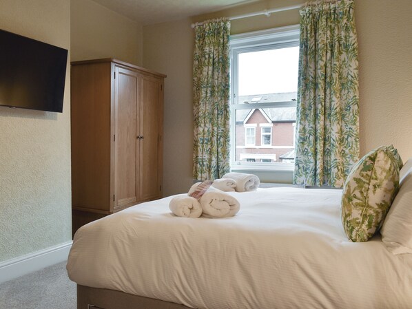 3 bedrooms, free WiFi, bed sheets