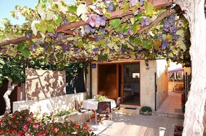 تناول الطعام بالخارج