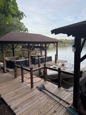 Terrace/patio - 6 bed Pontoon Boat and jet ski rental, hot tub, pool table, trampoline & more (Wedowee)