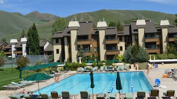 Condo, 2 habitaciones | Alberca | Alberca al aire libre