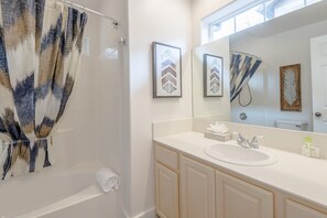 Maison mitoyenne, 3 chambres | Salle de bain | Serviettes fournies