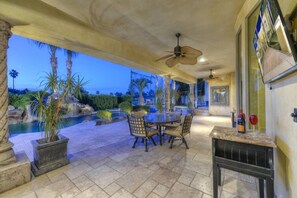Outdoor dining - STUNNING 8 Bedrm Mansion! Heated Pool/Spa, Theater (Chandler)