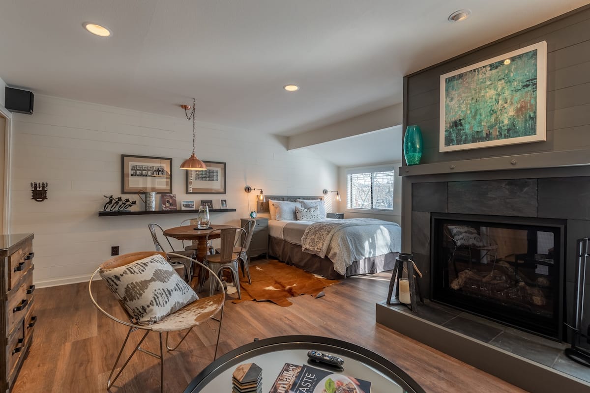 Studio, 1 Queen Bed with Sofa bed