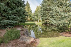 Property grounds - Dollar Meadows Condominiums by Alpine Lodging Sun Valley (Sun Valley)