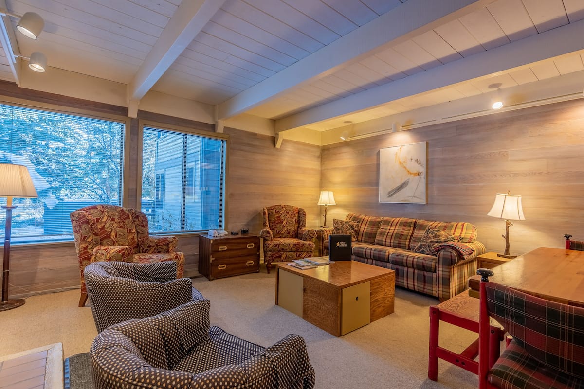 Condo, 2 Bedrooms | Living room