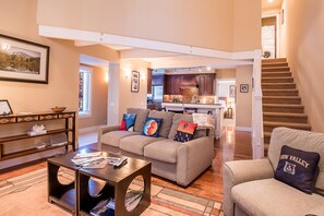 Condo, 2 Bedrooms | Living room