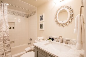Bathroom - Dollar Meadows Condominiums by Alpine Lodging Sun Valley (Sun Valley)
