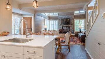 Condo, 3 Bedrooms | Private kitchen