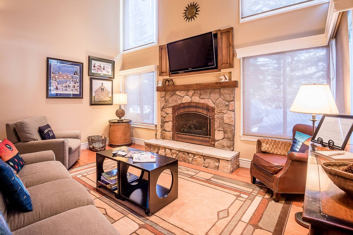 Condo, 2 Bedrooms | Living room