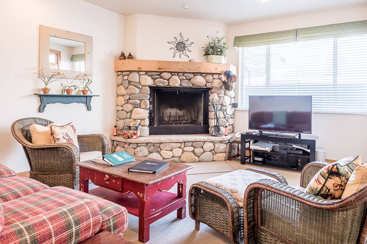 Kondominium, 2 kamar tidur | Ruang keluarga