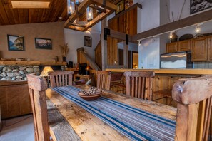 Condo, 2 Bedrooms | Private kitchen