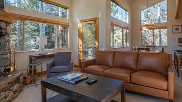 Condo, 3 Bedrooms | Living room