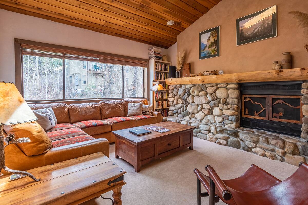 Condo, 2 Bedrooms | Living room