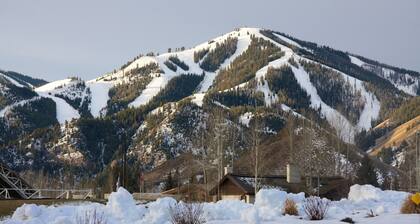 Horizon Four Condo 141 by Alpine Lodging Sun Valley