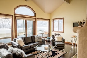 Condo, 3 Bedrooms | Living room