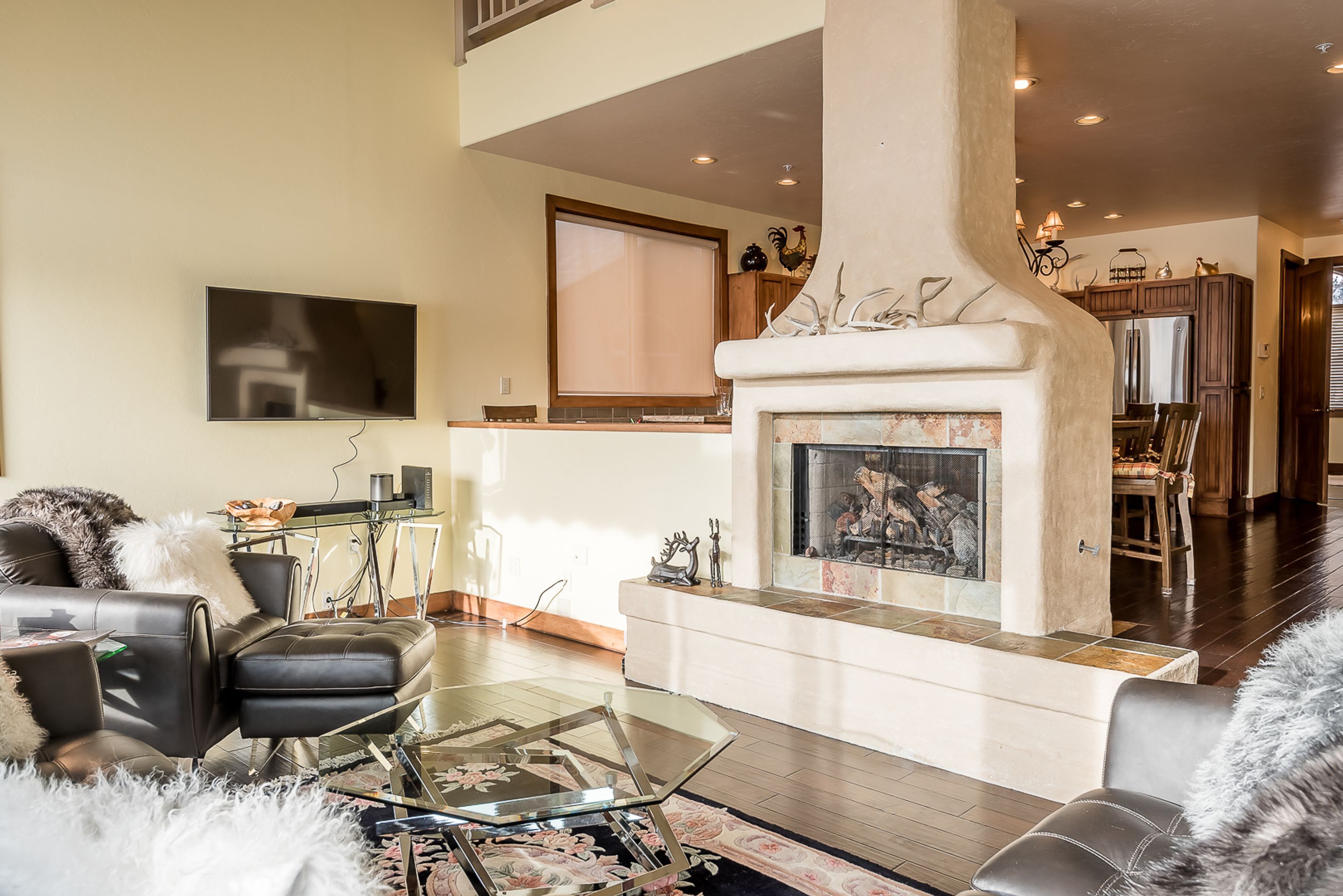 Condo, 3 phòng ngủ | Phòng khách