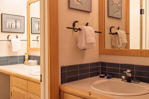 Condo, 2 Bedrooms | Bathroom