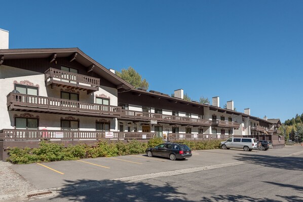 Condo, 2 Bedrooms | Exterior