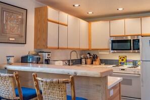 Private kitchen - Edelweiss Condo 223b by Alpine Lodging Sun Valley (Ketchum)