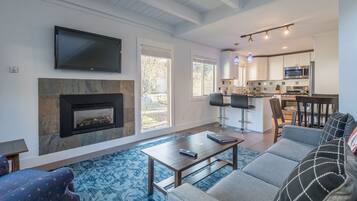 Condo, 2 phòng ngủ | Phòng khách