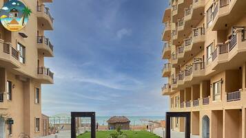 Inomhuspool och utomhuspool